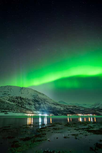 Tromsø: Northern Lights Focus Tour, German/English, minibus, meal - Leaving from Scandic Ishavshotel