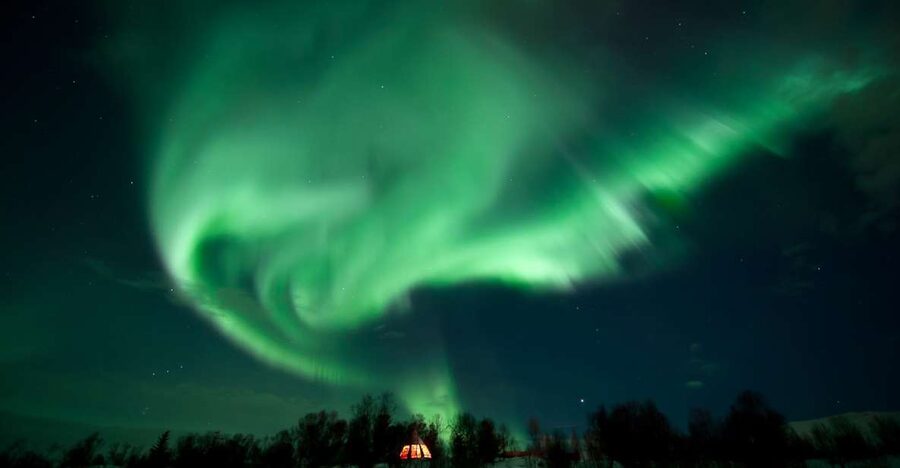 Tromsø: Northern Lights Husky Visit with Traditional Dinner - Bacalao by the fire