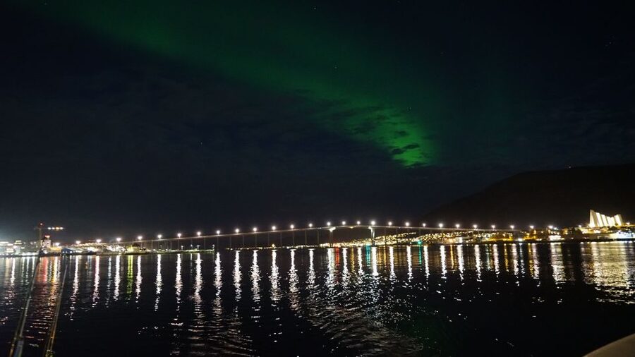 Tromsø: Northern Lights Luxury Catamaran Cruise - Practical preparation for the jetty and deck