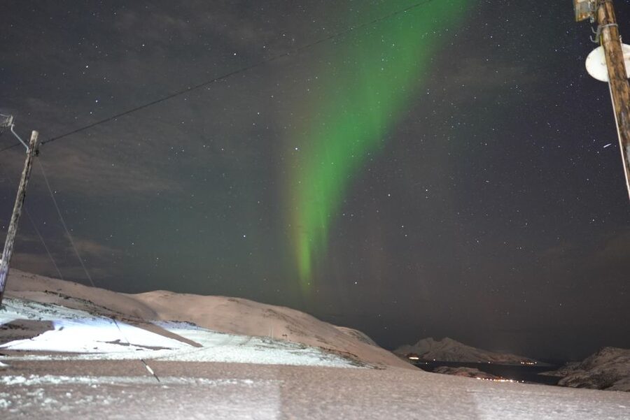 Tromsø: Northern Lights Minibus Small Private Tour Group - How the guide affects the evening
