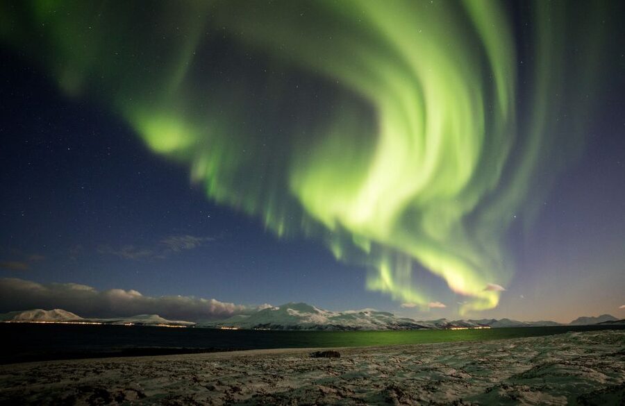 Tromso: Northern Lights Photography Tour by Bus (or miniBus) - When the season changes the experience