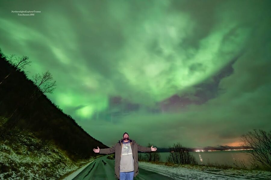 Tromsø: Northern Lights Tour w/Photo, Suits and Local Guide - The warm-up at Base Camp