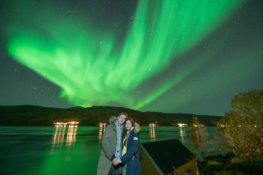 Tromsø: Northern Lights Tour w/Photo, Suits and Local Guide - Professional photos without carrying a tripod