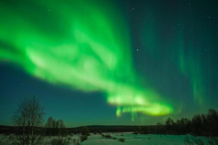 Tromsø: Northern Lights Tour with Guaranteed Sightings - The photographer changes the evening