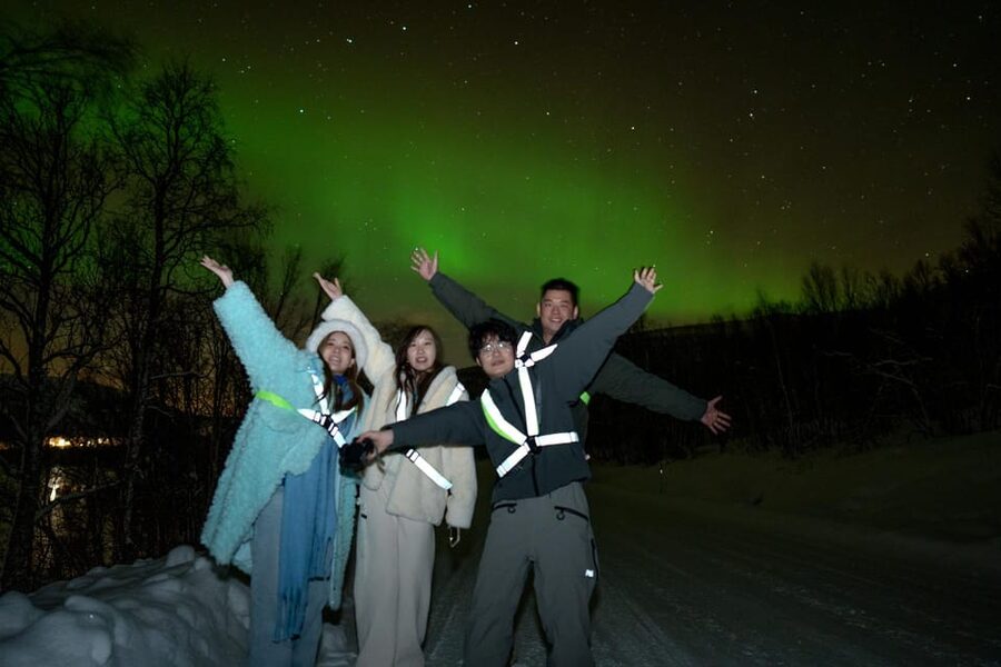 Tromsø: Northern Lights Tour with Local Guide and Photos - Key points at a glance