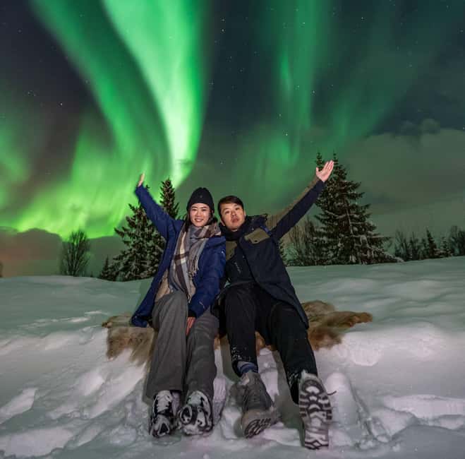 Tromsø: Northern Lights Tour with Professional Photographer - A comfortable bus ride into darker country