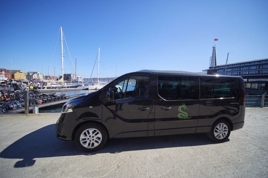 Tromsø: Private 6-Hour Aurora Chase by Minivan - The 19:00 Meeting At Radisson Blu