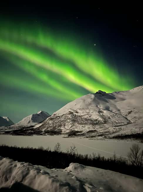 Tromsø: Private Northern Lights Chase by Mercedes V-class - Why the route can change during the night