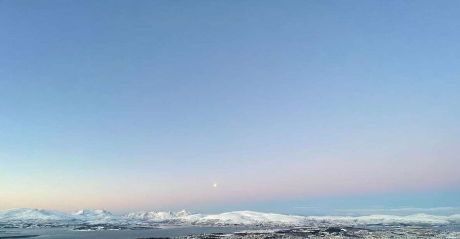Tromso: Sightseeing Cruise by Catamaran with Snacks & Drinks - The first views around Tromsø