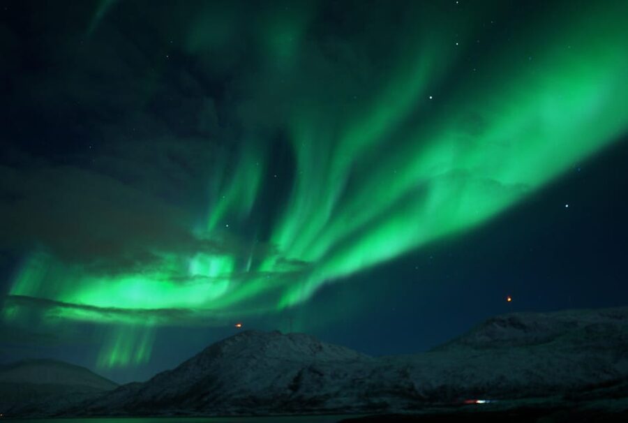 Tromsø: Small-Group Adventurous Northern Lights Hunt - Ramazan’s role: driver, guide, and photographer