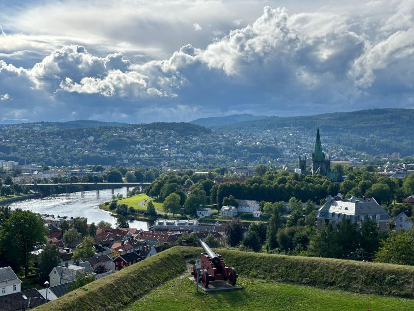 Trondheim: 2-hour City Walking Tour - Bakklandet and the Trampe bicycle lift