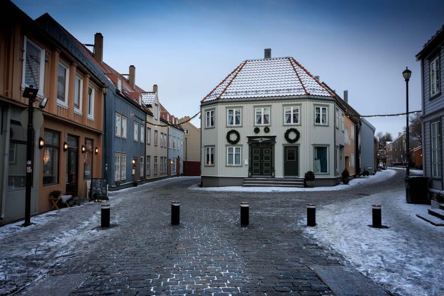 Trondheim: 2-hour City Walking Tour - Solsiden, where old river industry meets café life