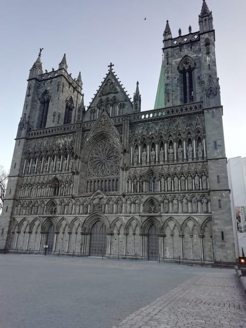 Trondheim : Explore the city of kings with a local guide - Crossing the Old Town Bridge into Bakklandet