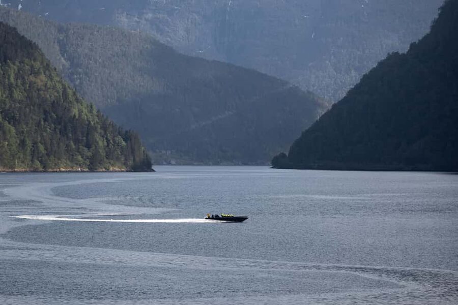 Ulvik adventure: Exploring Hardangerfjord's Osafjord by RIB - Old settlements and fjord culture