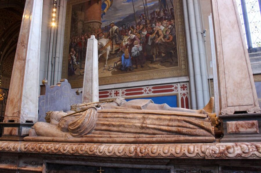 Uppsala: City Highlights and Hidden Gems Walking Tour - Uppsala Cathedral and Gustav Vasa