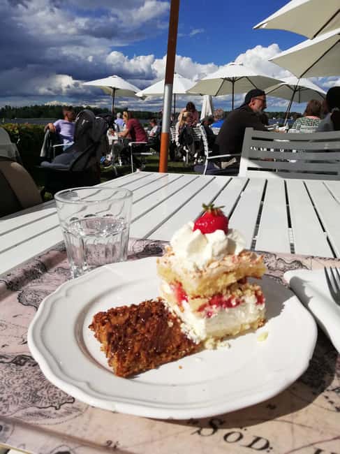 Vaxholm & Stockholm Archipelago: Guided Excursion, Day Trip - A picnic lunch at Vaxholm Fortress