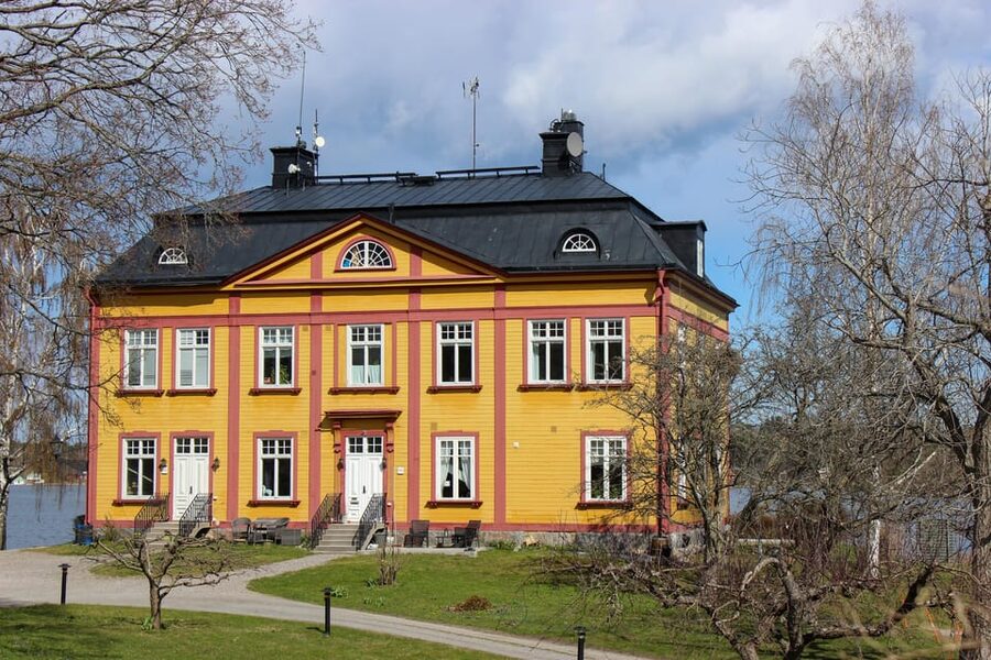 Vaxholm & Stockholm Archipelago: Guided Excursion, Day Trip - Walking back through Vaxholm