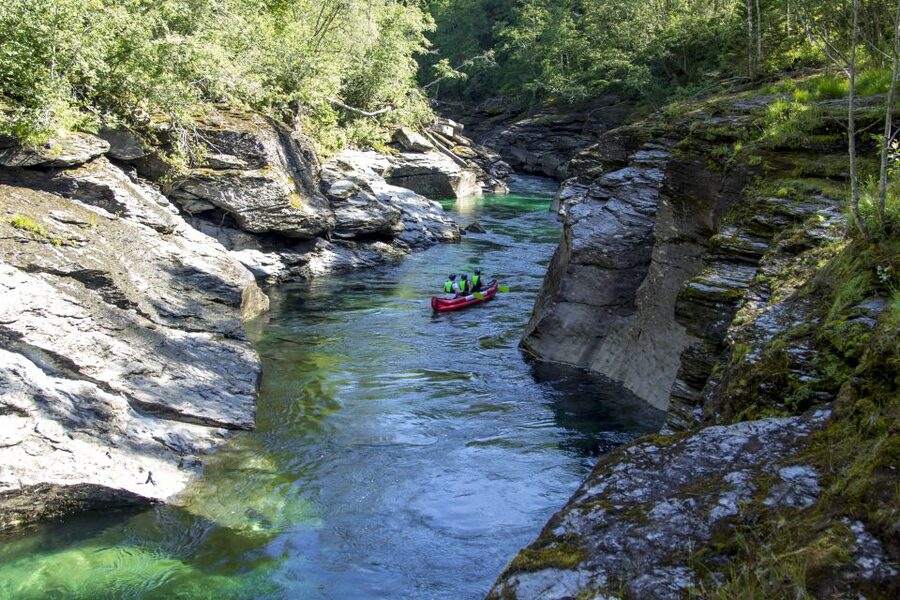 Voss: Raundal River Guided Canoe Tour - Five kilometers of Class I and II water