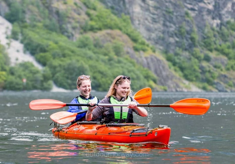 Vossevangen: Nærøyfjord Full-Day Guided Kayaking Trip - Meeting in Vossevangen by the waterfront