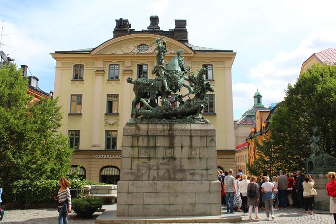 Walking Tour of Stockholm Old Town - Storkyrkan and the dragon-slaying story