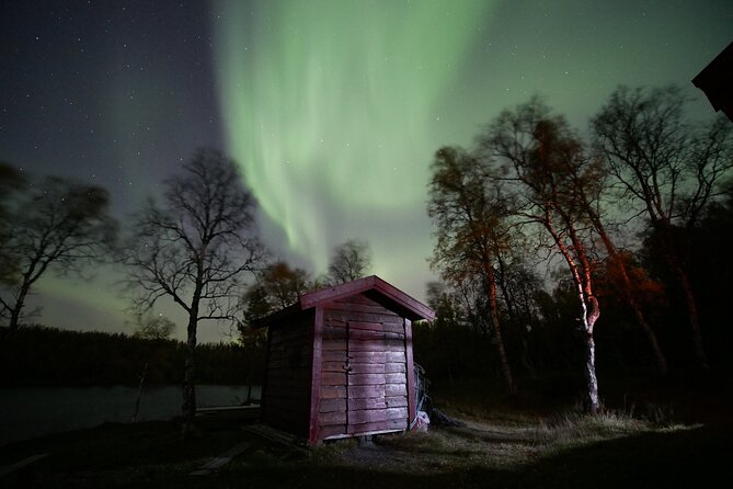 Watching The Aurora Dance - Waiting for the sky to move