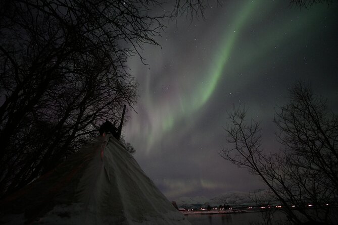 Watching The Aurora Dance - Warm clothing, lights, and photography