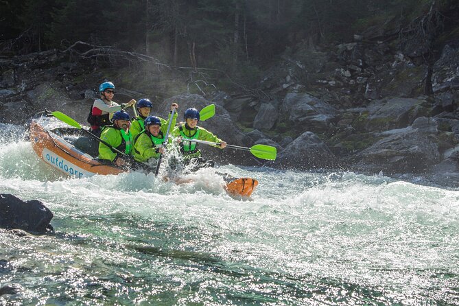 Whitewater Rafting Grade 3 to 4 - Safety training before the first rapid