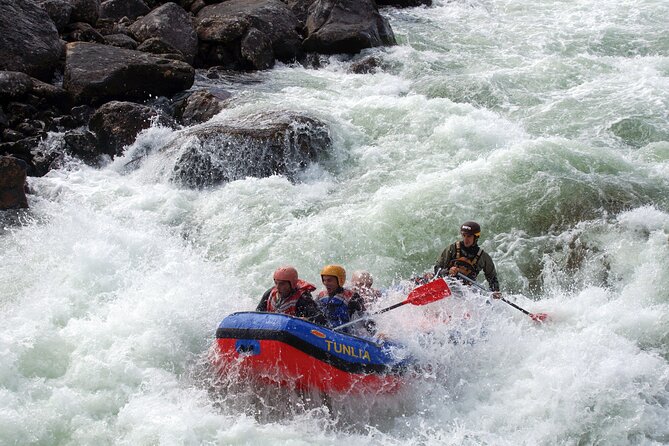 Wild Viking Rafting on Numedalslågen River - level 3 - Taking on the level 3 rapids